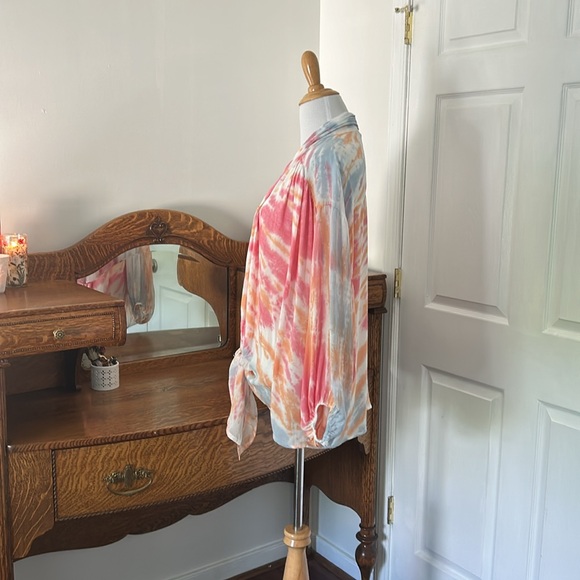 Young, fabulous & broke tie front blouse size M GUC - Picture 5 of 7